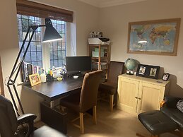 Remarkable 3-bed House in Netley Abbey Southampton