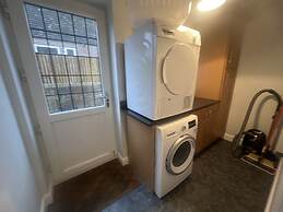 Remarkable 3-bed House in Netley Abbey Southampton