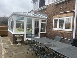 Remarkable 3-bed House in Netley Abbey Southampton