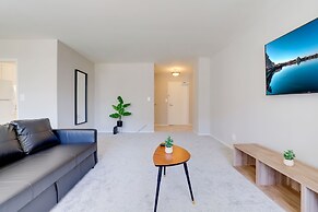 Stylish Condo in Crystal City