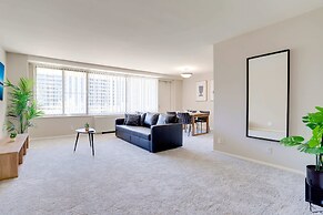 Stylish Condo in Crystal City