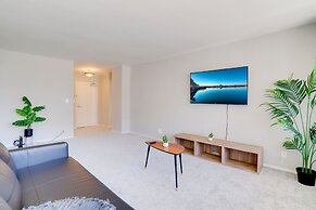 Stylish Condo in Crystal City