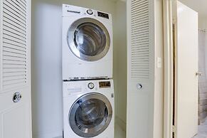 Stylish Condo in Crystal City