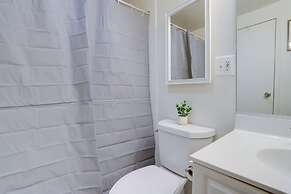 Stylish Condo in Crystal City