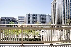 Stylish Condo in Crystal City