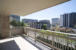 Stylish Condo in Crystal City