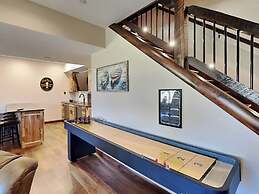 Mama Bear Lodge by Taylor Made Deep Creek
