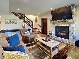 Mama Bear Lodge by Taylor Made Deep Creek