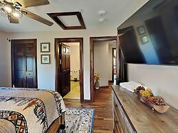 Mama Bear Lodge by Taylor Made Deep Creek