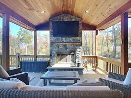 Mama Bear Lodge by Taylor Made Deep Creek