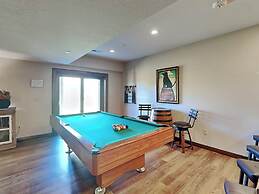 Mama Bear Lodge by Taylor Made Deep Creek