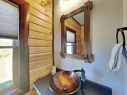 Mama Bear Lodge by Taylor Made Deep Creek