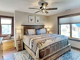 Mama Bear Lodge by Taylor Made Deep Creek