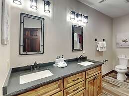 Mama Bear Lodge by Taylor Made Deep Creek