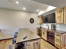 Mama Bear Lodge by Taylor Made Deep Creek