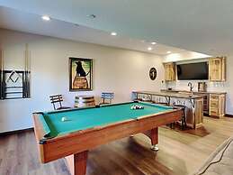 Mama Bear Lodge by Taylor Made Deep Creek