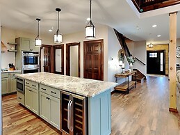 Mama Bear Lodge by Taylor Made Deep Creek