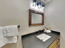 Mama Bear Lodge by Taylor Made Deep Creek