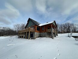 Mama Bear Lodge by Taylor Made Deep Creek