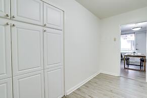 Modern & Luxury Condo at Crystal City