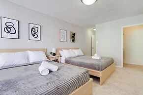 Modern & Luxury Condo at Crystal City