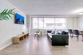 Modern & Luxury Condo at Crystal City