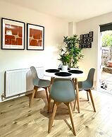 Charming Home Near Gatwick Airport