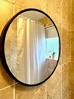 Charming Home Near Gatwick Airport