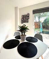 Charming Home Near Gatwick Airport