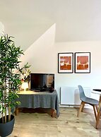 Charming Home Near Gatwick Airport