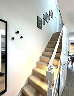 Charming Home Near Gatwick Airport