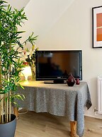 Charming Home Near Gatwick Airport