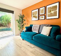 Charming Home Near Gatwick Airport