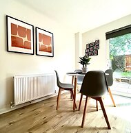 Charming Home Near Gatwick Airport