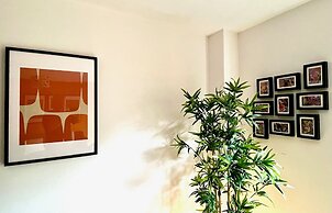 Charming Home Near Gatwick Airport