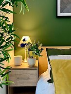 Charming Home Near Gatwick Airport