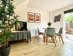 Charming Home Near Gatwick Airport