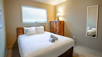 Thunder Ridge by Fernie Lodging CO