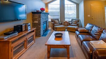 Thunder Ridge by Fernie Lodging CO