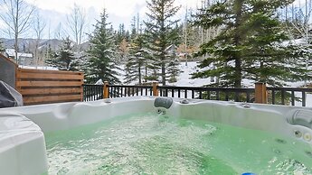 Thunder Ridge by Fernie Lodging CO