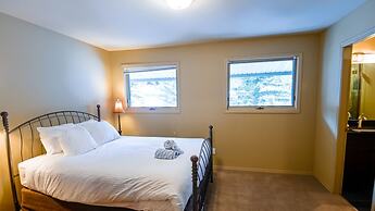 Thunder Ridge by Fernie Lodging CO