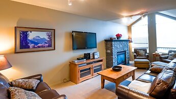 Thunder Ridge by Fernie Lodging CO