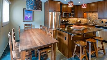 Thunder Ridge by Fernie Lodging CO