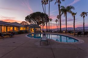 Oak Hills by Avantstay Panoramic View, Pool, Spa