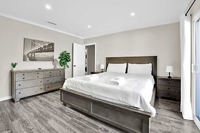 Martha by Avantstay Brand New LA Valley Home