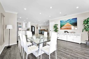 Martha by Avantstay Brand New LA Valley Home