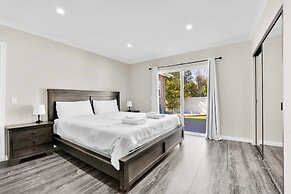 Martha by Avantstay Brand New LA Valley Home