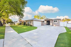 Martha by Avantstay Brand New LA Valley Home