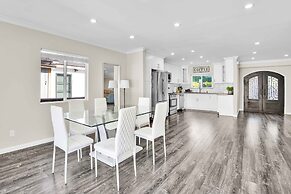 Martha by Avantstay Brand New LA Valley Home