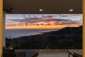 Castlewood by Avantstay Malibu Cliffside + View